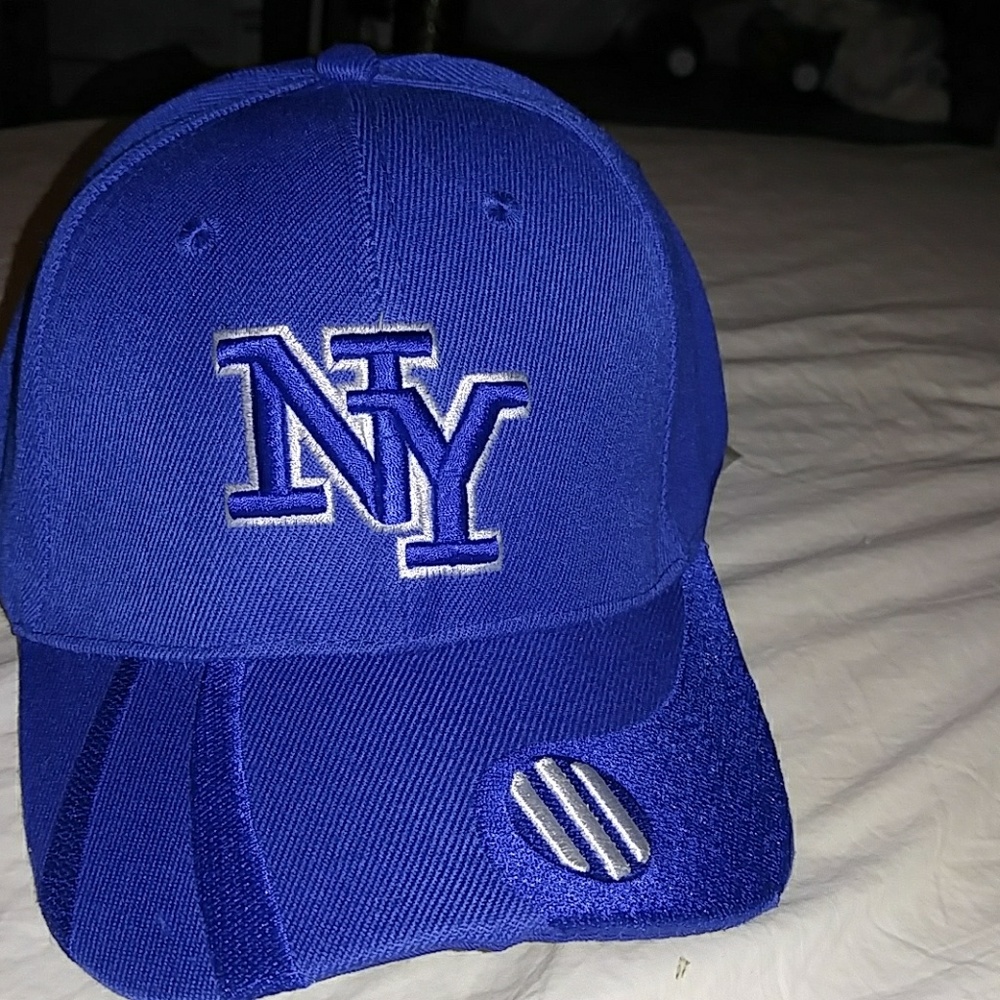 BASEBALL CAP WITH N.Y. LOGO ADJUSTABLE BACK